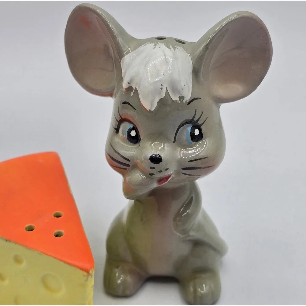 Mouse and‎ Cheese Salt and Pepper Shakers Enesco Japan Porcelain Gray Enesco